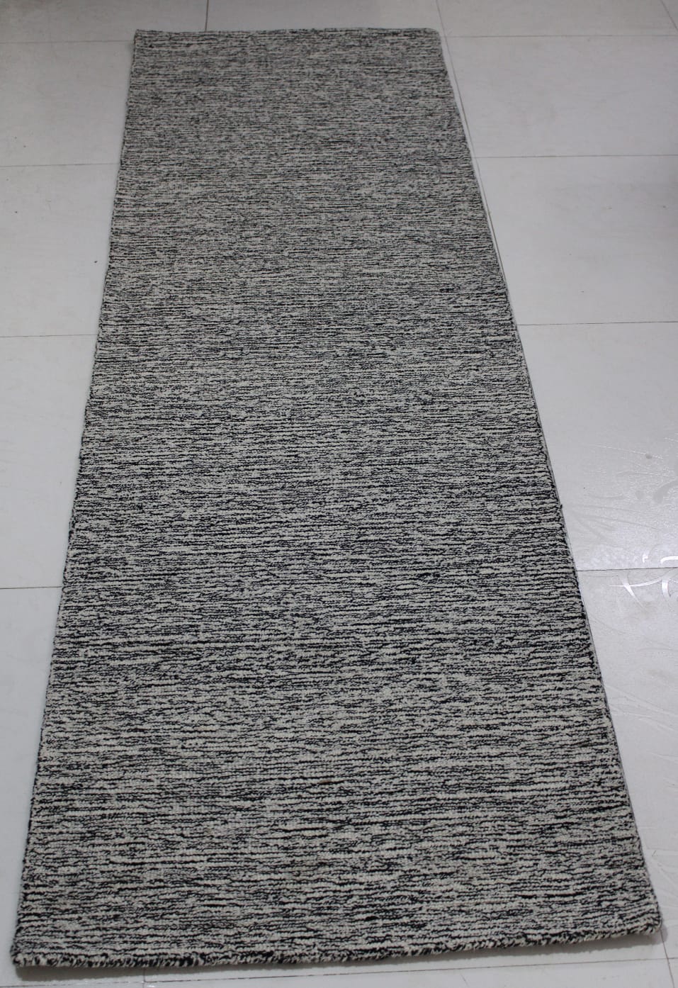 Subtle (SU-262) Ivory/Black Rug